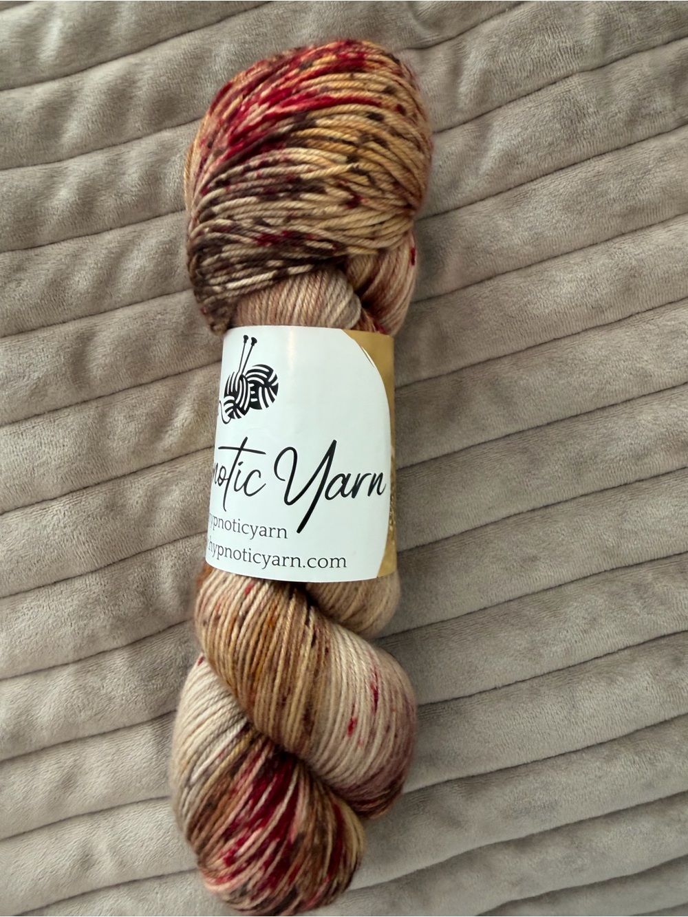 Hypnotic Hand-Dyed Multicolor Skein - Beige with Red & Brown Speckles